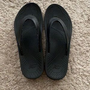 Like new women’s new balance flip flops